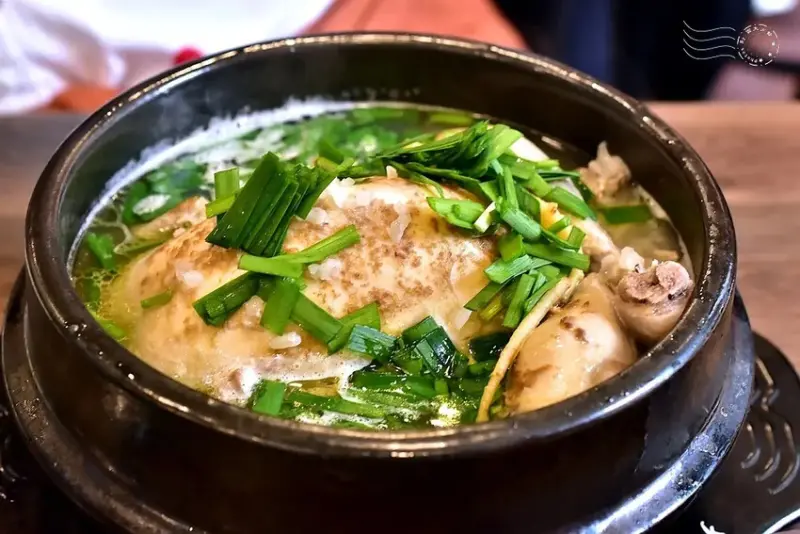 【大宅人蔘雞湯】