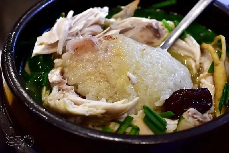 【大宅人蔘雞湯】