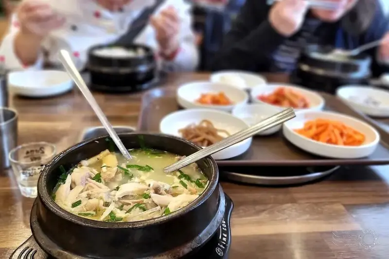 【大宅人蔘雞湯】