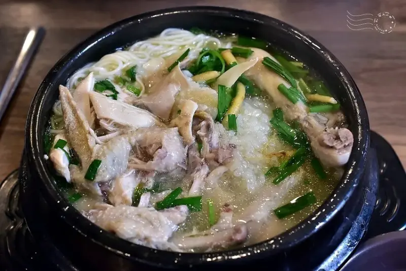 【大宅人蔘雞湯】