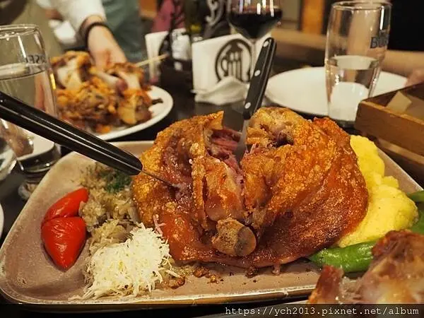 舊城區Caru'cu bere百年啤酒餐廳晚餐