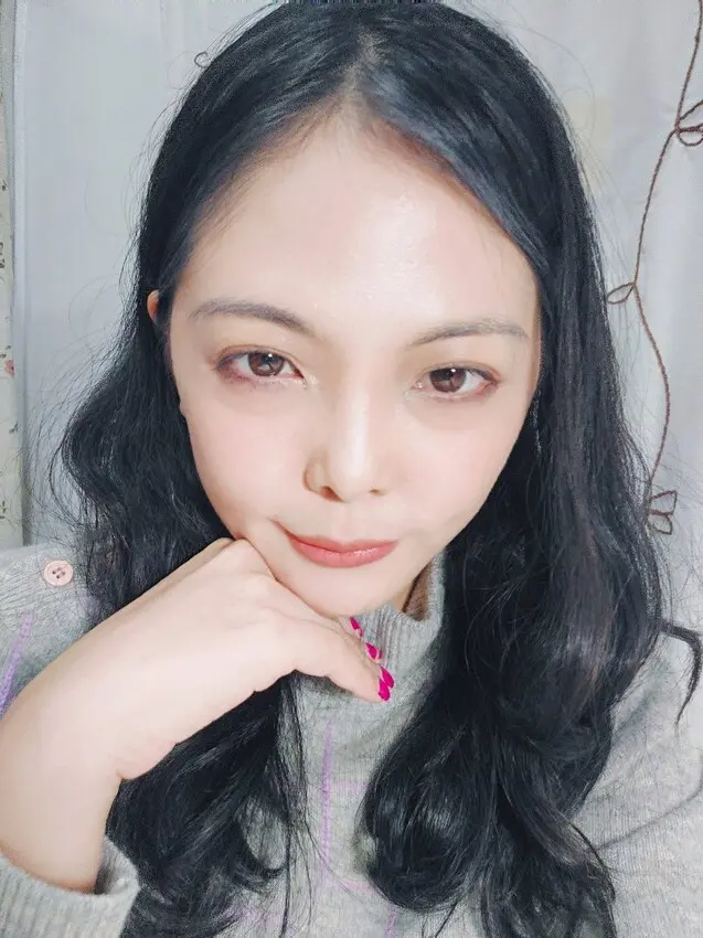 彩妝｜CINQUAIN思珂 星魅晶璨極光唇膏四色 ，超美有高