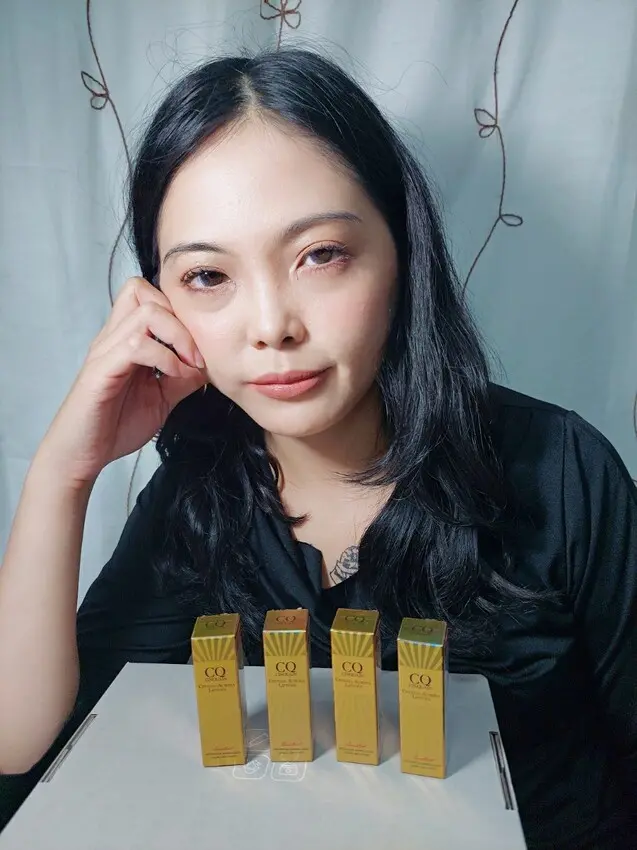 彩妝｜CINQUAIN思珂 星魅晶璨極光唇膏四色 ，超美有高