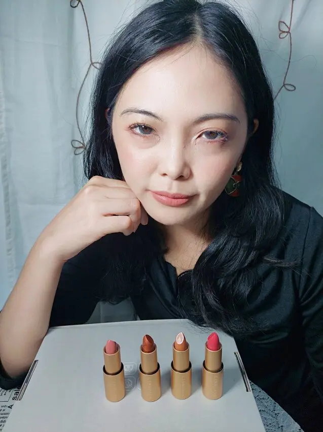 彩妝｜CINQUAIN思珂 星魅晶璨極光唇膏四色 ，超美有高