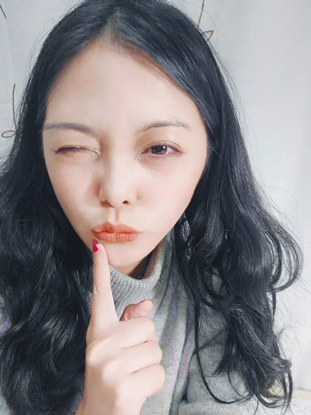 彩妝｜CINQUAIN思珂 星魅晶璨極光唇膏四色 ，超美有高