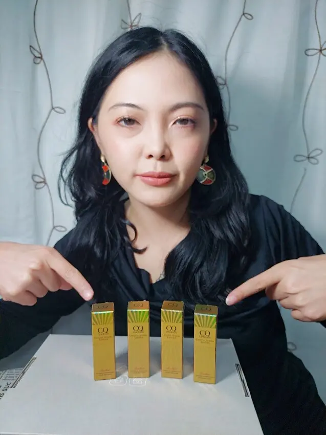 彩妝｜CINQUAIN思珂 星魅晶璨極光唇膏四色 ，超美有高