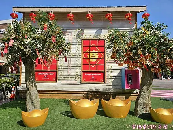 桃園．華泰名品城「蛇來運轉迎新春」春節造景