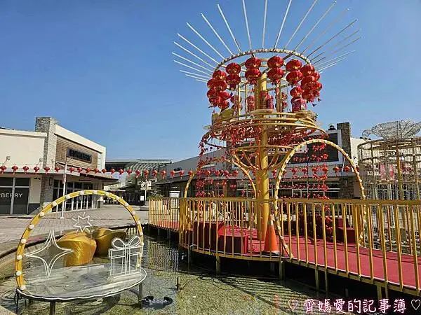 桃園．華泰名品城「蛇來運轉迎新春」春節造景