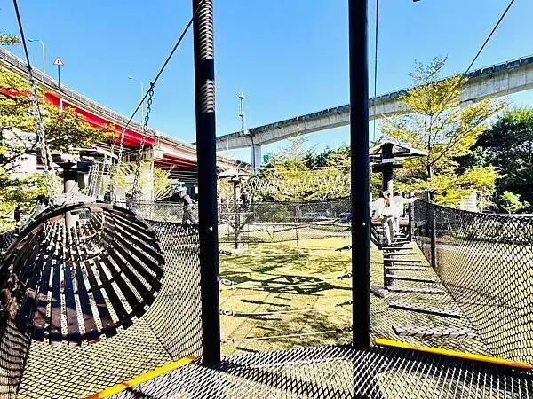 ★桃園親子景點推薦★桃園最新特色遊戲場『平鎮運動公園』，全新