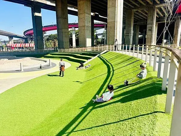 ★桃園親子景點推薦★桃園最新特色遊戲場『平鎮運動公園』，全新