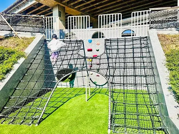 ★桃園親子景點推薦★桃園最新特色遊戲場『平鎮運動公園』，全新