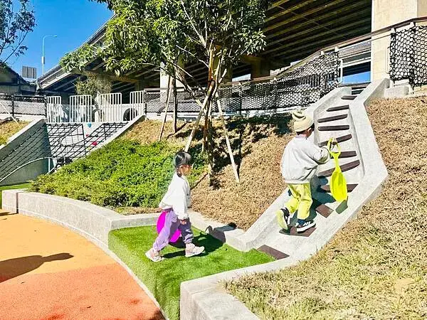 ★桃園親子景點推薦★桃園最新特色遊戲場『平鎮運動公園』，全新