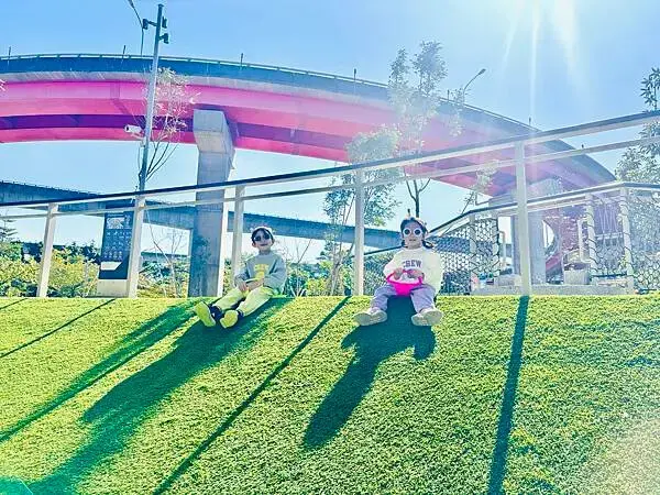 ★桃園親子景點推薦★桃園最新特色遊戲場『平鎮運動公園』，全新