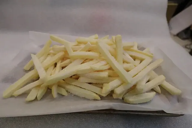 料理「炒薯條」