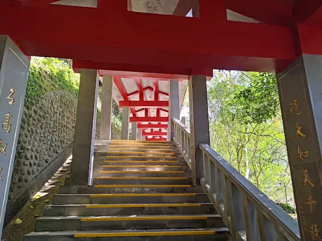 拱北殿 - 神社鳥居入山口