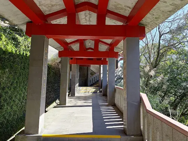 拱北殿 - 神社鳥居入山口