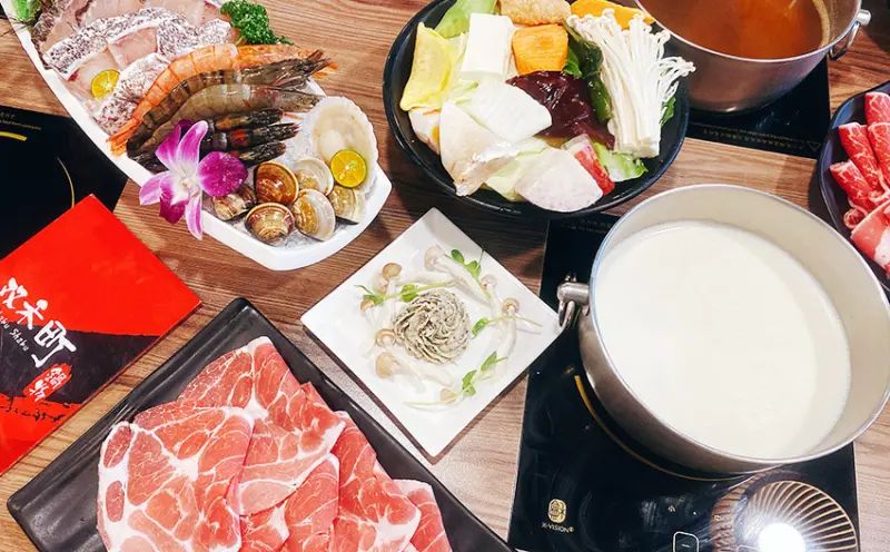 新莊双禾町鍋物-新莊民安店，松露牛奶鍋、剝皮辣椒鍋獨特湯頭-非常推薦，288起即能享受到頂級日式火鍋的霸氣滋味─新莊美食推薦