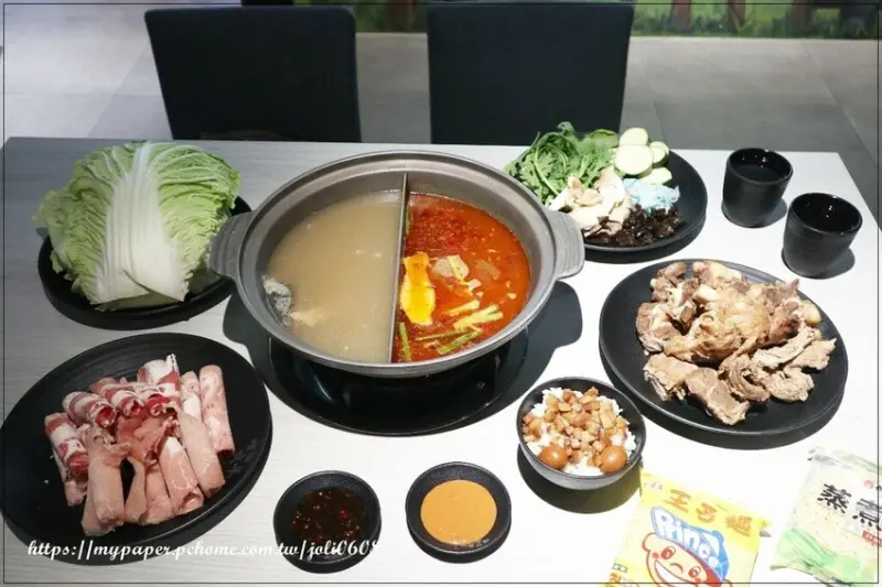 桃園市桃園區【耀武羊威】桃園國際店~桃園羊肉爐推薦 桃園羊肉爐吃到飽推薦 全台獨創新疆手撕羊肉 自助吧無限供應且還不收服務費