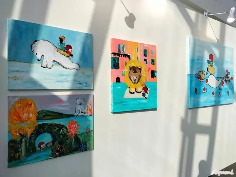 海洋中的一片森林特展藝術家寧芮潔創作的Moi大型氣球裝置爬上