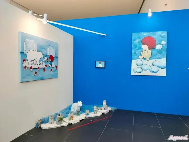 海洋中的一片森林特展藝術家寧芮潔創作的Moi大型氣球裝置爬上