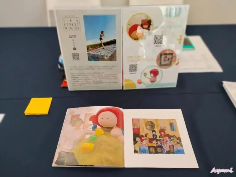 海洋中的一片森林特展藝術家寧芮潔創作的Moi大型氣球裝置爬上