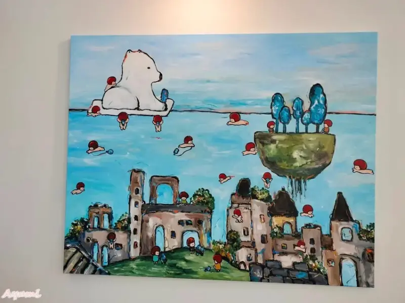 海洋中的一片森林特展藝術家寧芮潔創作的Moi大型氣球裝置爬上