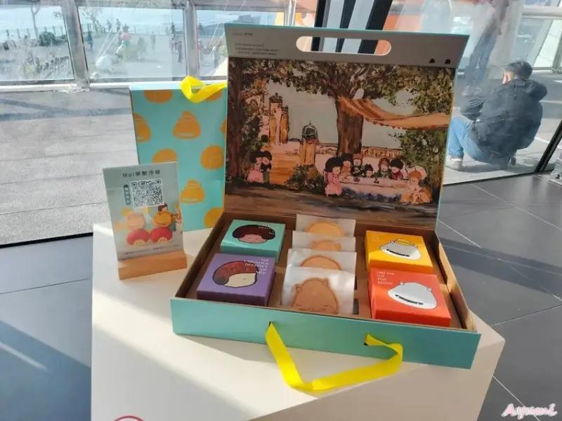 海洋中的一片森林特展藝術家寧芮潔創作的Moi大型氣球裝置爬上