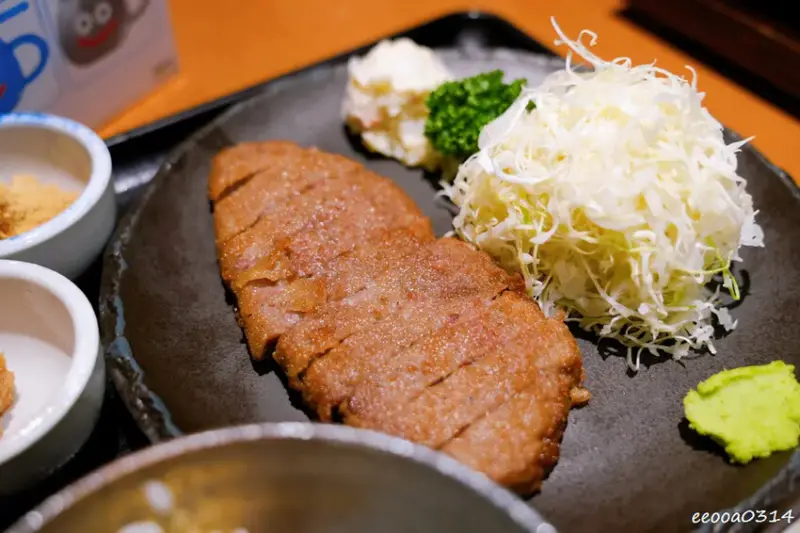 東京美食，淺草超人氣炸牛排「浅草牛かつ」，整整排了一個多小時