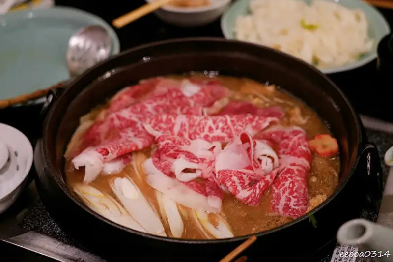 新宿歌舞伎町美食「しゃぶしゃぶにいむら本店」，老字號和牛壽喜