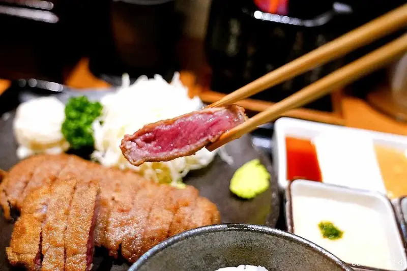 東京美食，淺草超人氣炸牛排「浅草牛かつ」，整整排了一個多小時