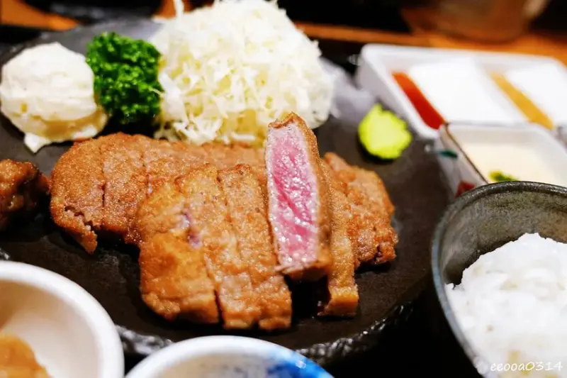 東京美食，淺草超人氣炸牛排「浅草牛かつ」，整整排了一個多小時