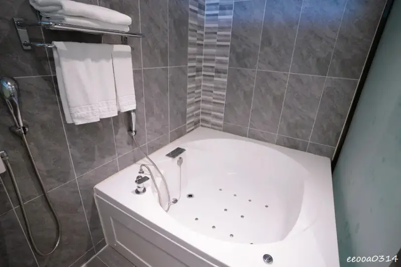 釜山住宿推薦「Seattle B Hotel 」，鄰近地鐵蓮