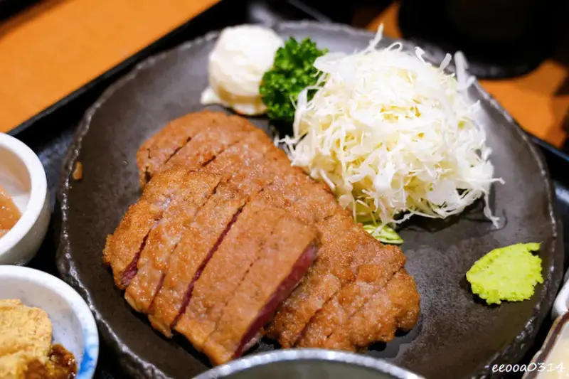 東京美食，淺草超人氣炸牛排「浅草牛かつ」，整整排了一個多小時