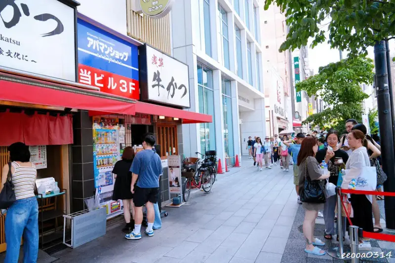 東京美食，淺草超人氣炸牛排「浅草牛かつ」，整整排了一個多小時