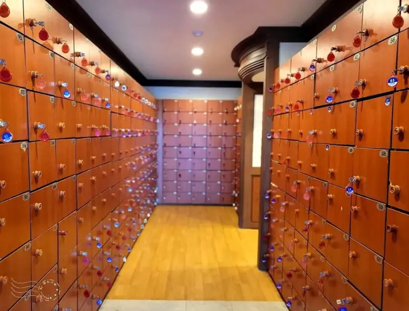 龍頭巖海水汗蒸幕:三樓男士澡堂鞋櫃