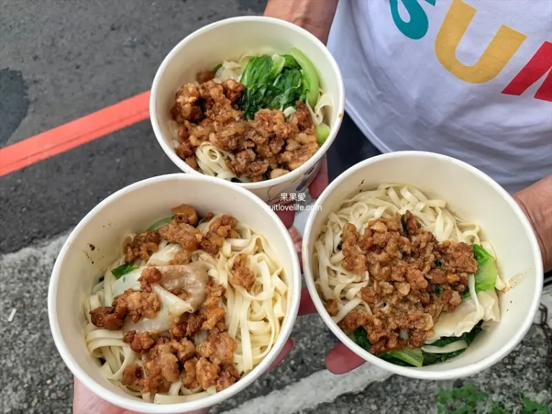 你沒看錯，餛飩麵只要35元，每顆餛飩都是扎實飽滿