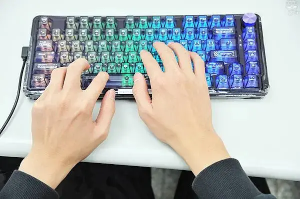 MACHENIKE機械師K500F-81鍵冰瑩軸機械鍵盤，軟