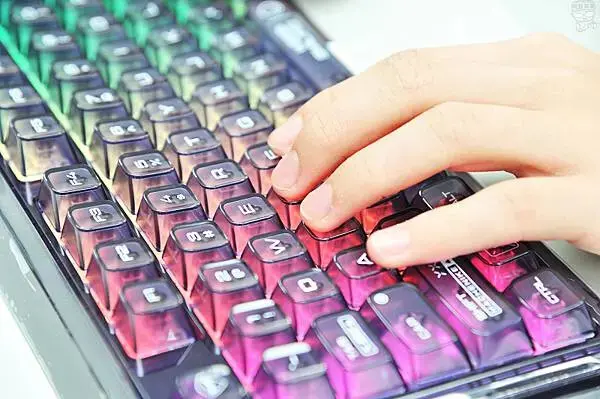 MACHENIKE機械師K500F-81鍵冰瑩軸機械鍵盤，軟