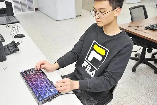 MACHENIKE機械師K500F-81鍵冰瑩軸機械鍵盤，軟