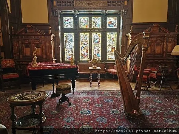 隱藏美麗山景之間的羅馬尼亞必訪、歐洲最美城堡之一／帕麗斯城堡