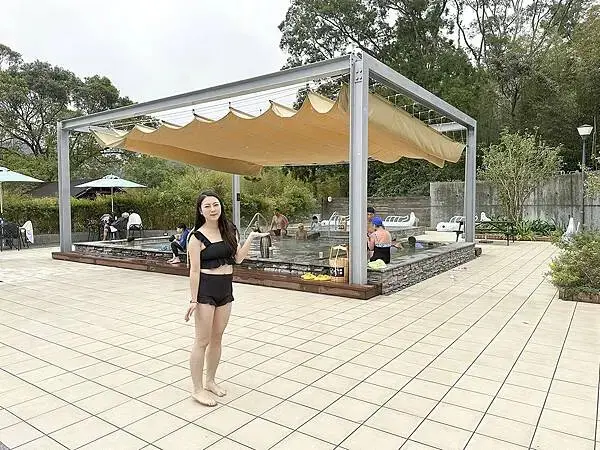 闔家泡湯推薦│羅浮溫泉-北橫美人湯：小烏來風景區露天ＳＰＡ，碳酸氫鈉泉大眾湯池