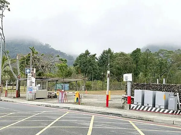 闔家泡湯推薦│羅浮溫泉-北橫美人湯：小烏來風景區露天ＳＰＡ，碳酸氫鈉泉大眾湯池