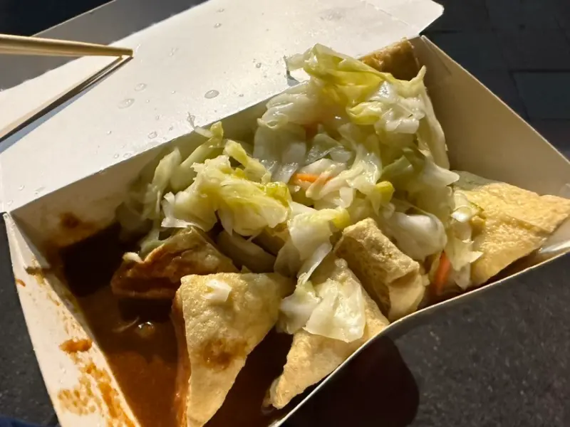 台北市中山區【台北中山美食】連城臭豆腐，臭味巷口即被熏到，入口卻極度美味，超級推薦！