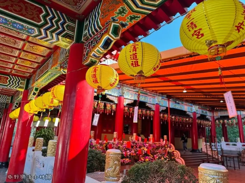 冬山【道教總廟三清宮】宮廷式建築富麗堂皇，依山傍水景色清幽，