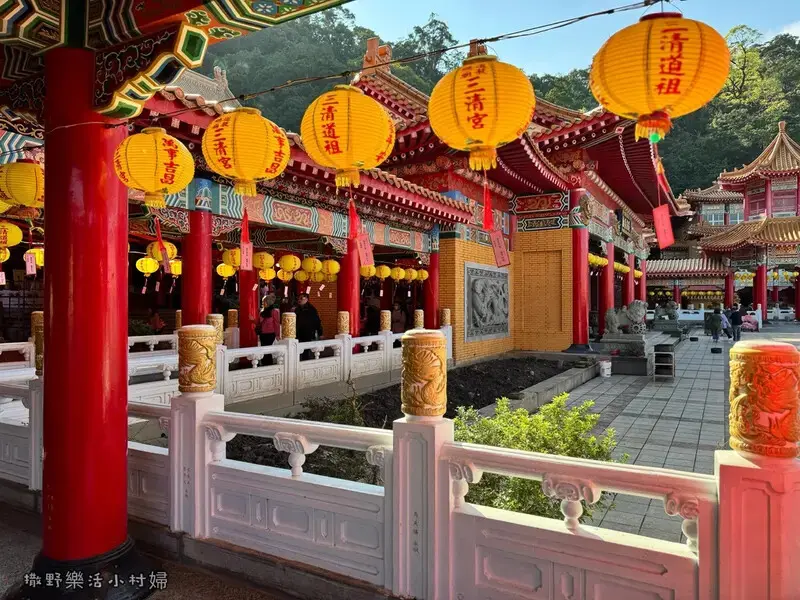 冬山【道教總廟三清宮】宮廷式建築富麗堂皇，依山傍水景色清幽，