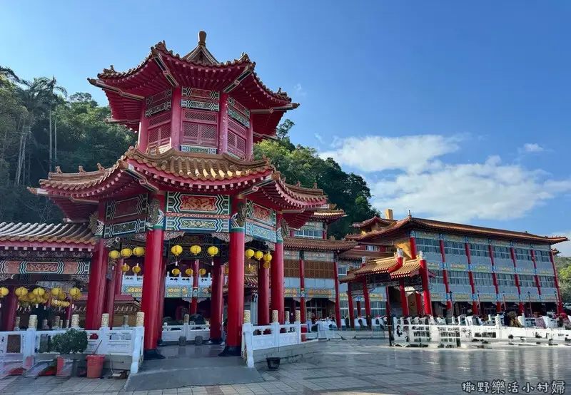 冬山【道教總廟三清宮】宮廷式建築富麗堂皇，依山傍水景色清幽，