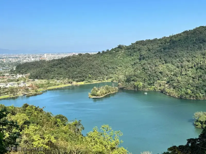 冬山【道教總廟三清宮】宮廷式建築富麗堂皇，依山傍水景色清幽，