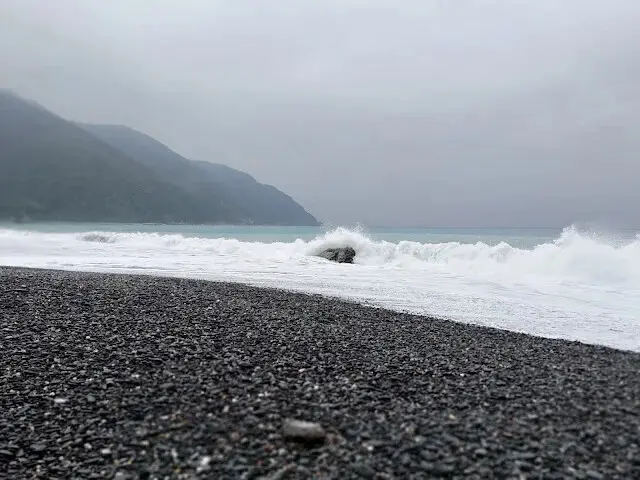 東澳灣 - 礫石灘 - 「太平洋」海浪
