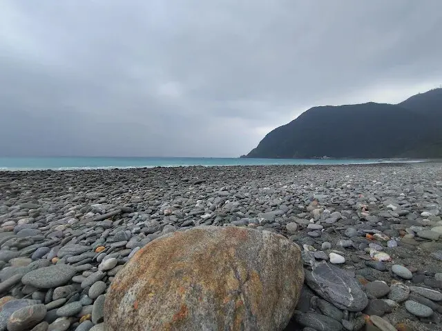 東澳灣 - 礫石灘 - 巨大鵝卵石