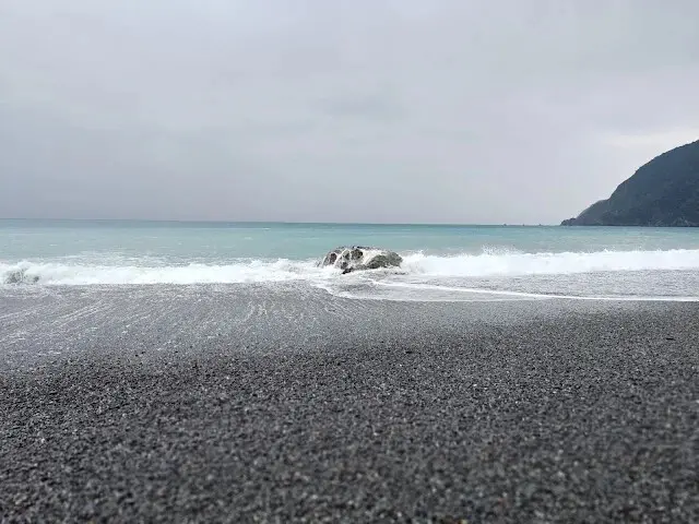 東澳灣 - 礫石灘 - 「太平洋」海浪